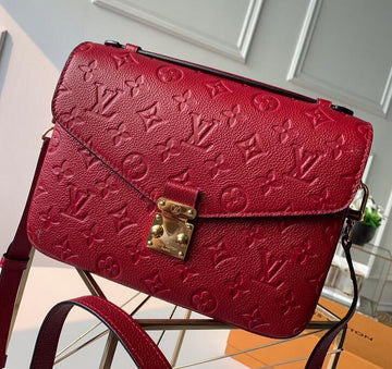 EC - LOV Bags - 2938