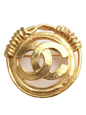 Vintage gold round CC logo brooch Chanel