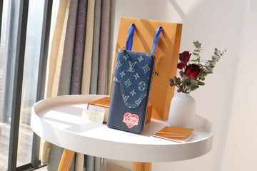EC - LOV Wallet - 214