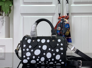 EC - LOV Bags - 1370