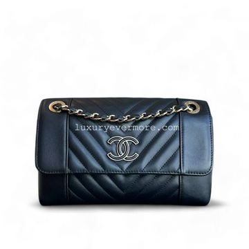 Chanel Seasonal Flap - Calfskin Quilted Small Daily Chevron Flap Black Sereis 27