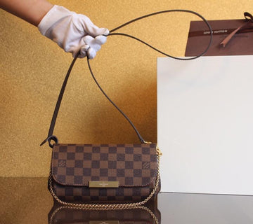 EC - LOV Bags - 2282