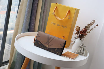 EC - LOV Wallet - 1086