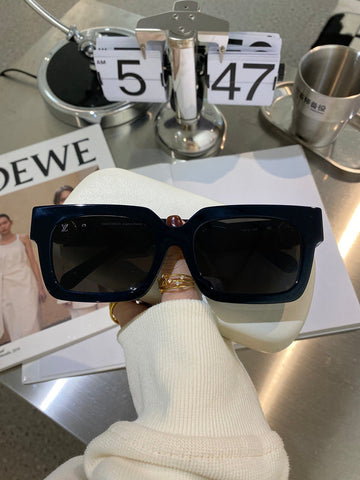 EC - LOV Sunglass - 102