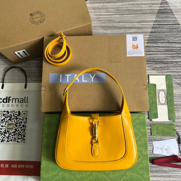 EC JACKIE SMALL 28 SHOULDER BAG IN YELLOW CALFSKIN