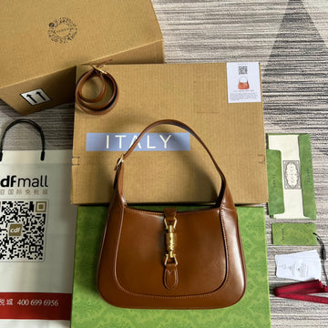 EC JACKIE SMALL 28 SHOULDER BAG IN CINNAMON BROWN CALFSKIN