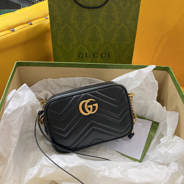 EC MINI 18 MARMONT MATELASS¨¦ BLACK CALFSKIN WITH GOLDEN LOGO