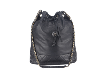 CHANEL VINTAGE BLACK LAMBSKIN BUCKET BAG WITH COIN POUCH GOLD HARDWARE NO HOLO, NO  AND NO DUST COVER