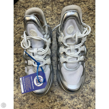 Shoes Luxury Designer By Louis Vuitton In Silver, Size: 10