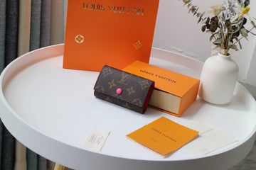EC - LOV Wallet - 317