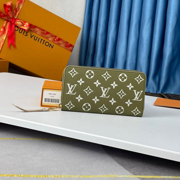 EC - LOV Wallet - 334
