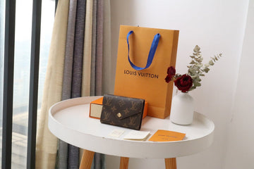 EC - LOV Wallet - 1385