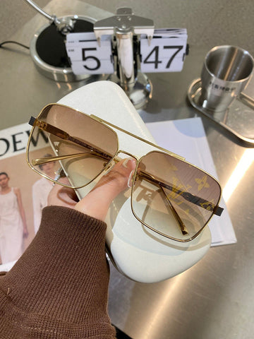 EC - LOV Sunglass - 110