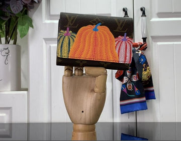 EC - LOV Bags - 1257