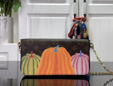 EC - LOV Bags - 1272