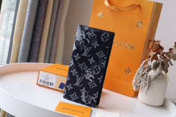 EC - LOV Wallet - 075