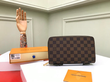 EC - LOV Wallet - 157
