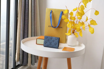 EC - LOV Wallet - 050