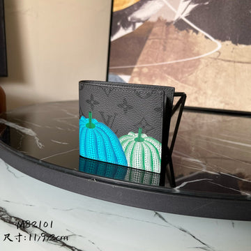 EC - LOV Wallet - 026