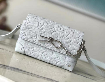 EC - LOV Bags - 1177