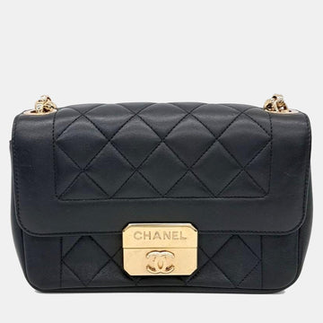 Flap Chain Crossbody Bag