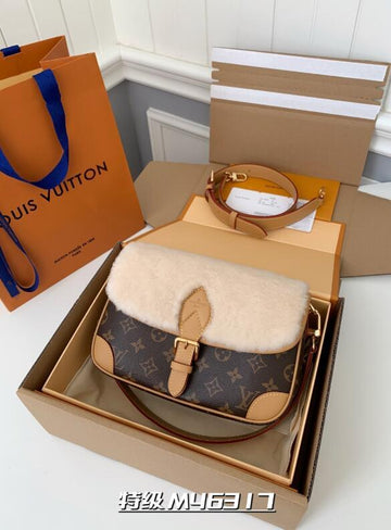 EC - LOV Bags - 1375