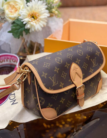 EC - LOV Bags - 1610