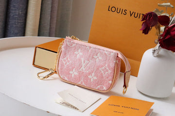 EC - LOV Wallet - 1371