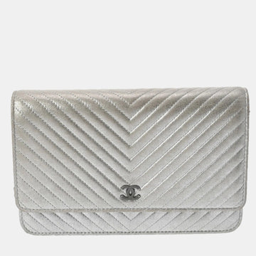 Metallic Silver Leather Wallet On Chain