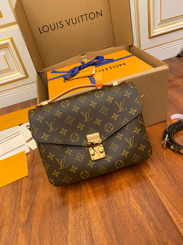EC Fashion Lu-Vi bags - 17059