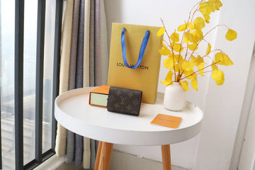 EC - LOV Wallet - 025