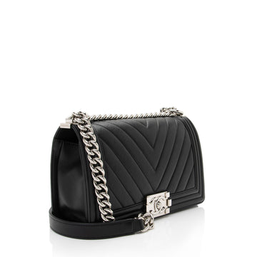 Chanel Chevron Lambskin Old Medium Boy Bag (SHF-OmJ6kv)