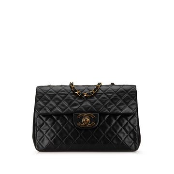 Chanel Maxi XL Classic Lambskin Single Flap (SHG-hlwUdJ)