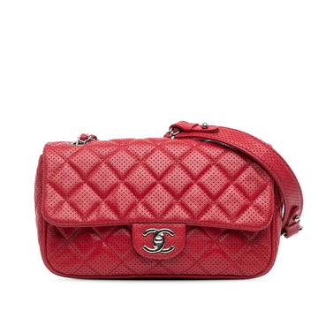 Chanel Medium Perforated Lambskin Punch Flap (SHG-PkZhhC)