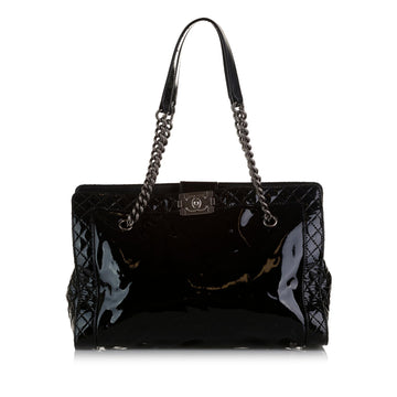 Chanel Patent Boy Reverso Shopping Tote (SHG-DFtGpZ)