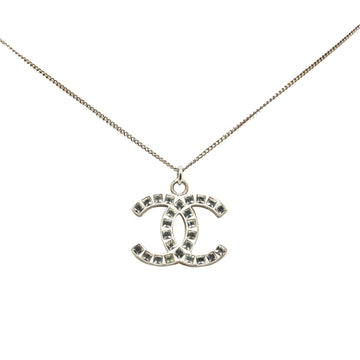 Chanel Silver Plated CC Pendant Necklace (SHG-nUpDpW)