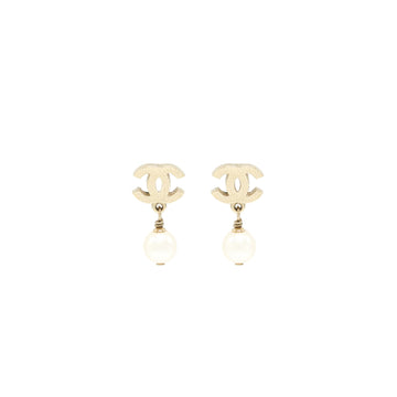 Chanel CC Logo With Pearl Drop Earrings LGHW