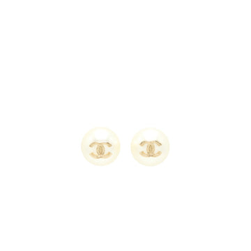 Chanel Giant Pearl With CC Logo Earring LGHW
