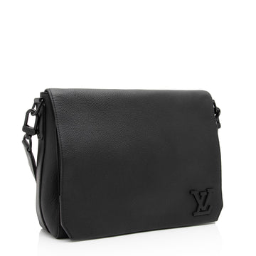 Louis Vuitton Calfskin Aerogram Takeoff Messenger Bag (SHF-QgVacu)