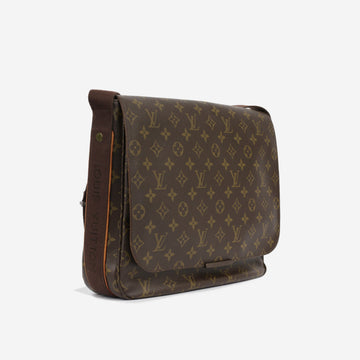 Louis Vuitton District GM - Monogram Canvas