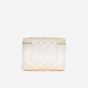 Nice BB Vanity - By The Pool
