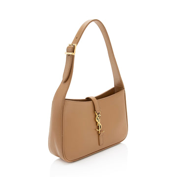 Saint Laurent Smooth Calfskin Monogram Le 5 A 7 Hobo (SHF-UrD1UI)