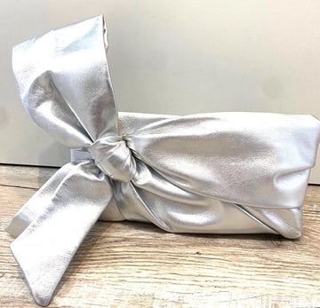 VALENTINO GARAVANI METALLIC SILVER LEATHER BOW CLUCH BAG