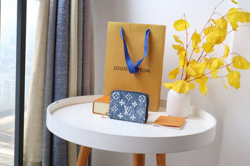 EC - LOV Wallet - 037