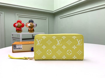 EC - LOV Wallet - 197