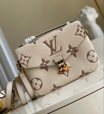 EC - LOV Bags - 2483