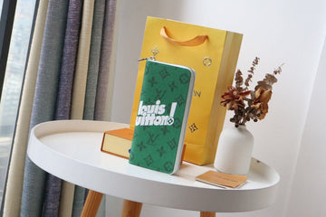EC - LOV Wallet - 1375