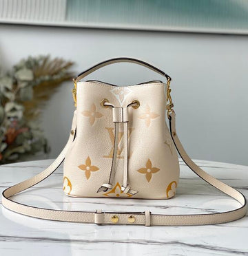 EC - LOV Bags - 2470