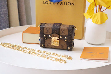 EC - LOV Wallet - 041