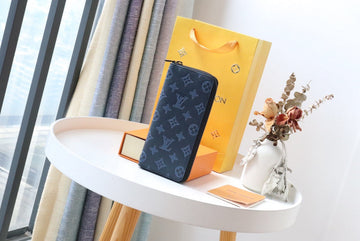 EC - LOV Wallet - 053
